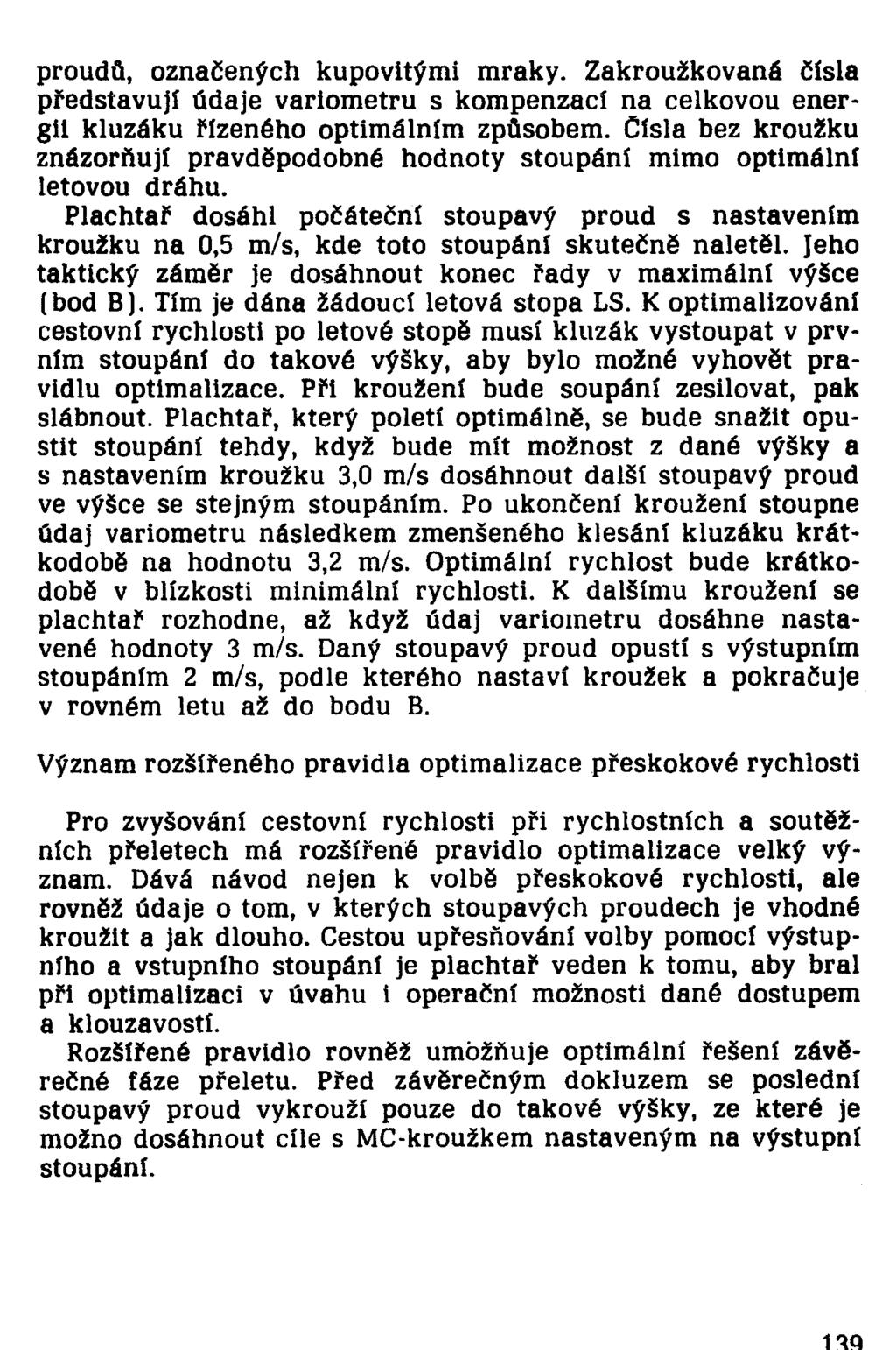 proudů, označených kupovitými mraky. Zakroužkovaná čísla představují údaje variometru s kompenzací na celkovou energii kluzáku řízeného optimálním způsobem.