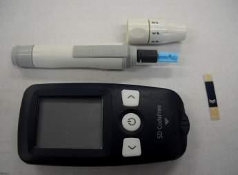 34. Léky a pomůcky používané pro první pomoc ve specifických stavech Pomůcky, s nimiž je možné setkat se u diabetiků Glukometr přístroj pro měření hladiny krevního cukru Přístrojem jsou často