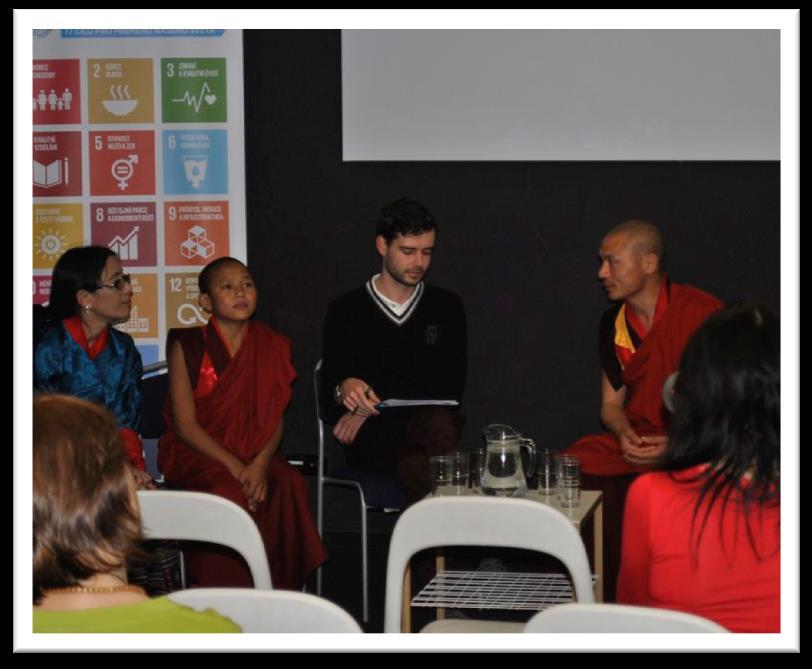>> Dorji a láma Sonam se setkali s příznivci UNICEF při besedě v Informačním centru OSN, kde podali přímé svědectví o programech UNICEF na pomoc malým