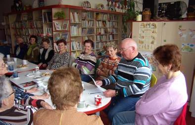 Účastníci semináře měli možnost zjistit, nejen jaké regionální poklady knihovna vlastní, ale i kde jsou uloženy a jakým způsobem je možné je pro čtenáře zajistit.