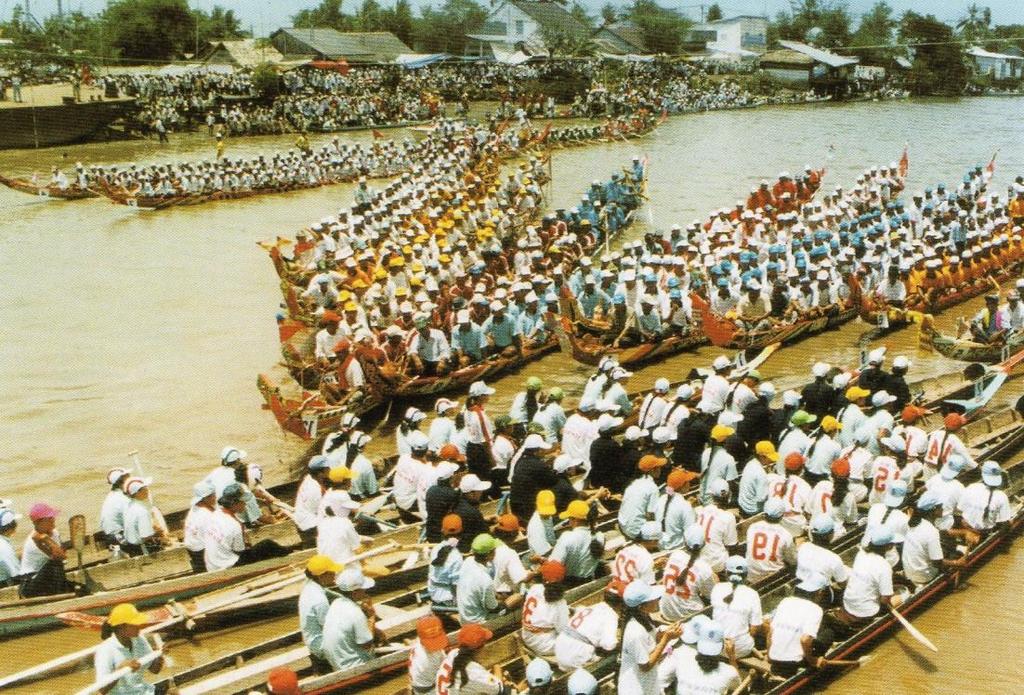 Obrázek č. 11. Závody na člunech v průběhu vesnických slavností. Nguyễn Huy Hồng.