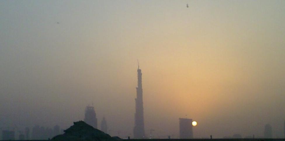 HEAVY LIFTING BURJ DUBAI TOWER, DUBAI,