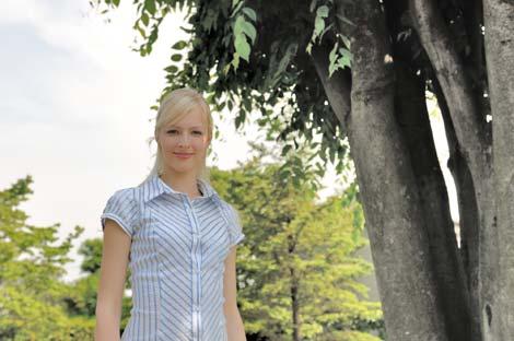 D-Lighting Tlačítko G N menu retušování Funkce D-Lighting slouží k vyjasnění stínů a je ideálním řešením pro snímky tmavých objektů a objektů v protisvětle.