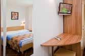 1/2 p - pokoj pro 2 osoby - dvoulůžkový klimatizovaný pokoj, vlastní sociální zařízení, TV/SAT, minibar, francouzské okno s výhledem do parku a na pohoří Biokovo.