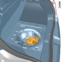 REZERVNÍ KOLO 1 2 3 4 A 5 6 7 Rezervní kolo se nachází zespodu vozidla. - Otevøete zadní výklopné dveøe.