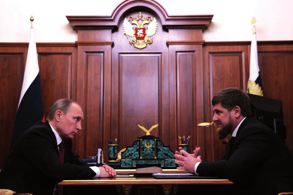 Ramzan Kadyrov s Vladimírem Putinem [2] Třetí muž byl nalákán do léčky, když šel na schůzku s dalším mužem. Místo něj ale čekal úplně jiný člověk, který jej vylákal do lesa mimo město.