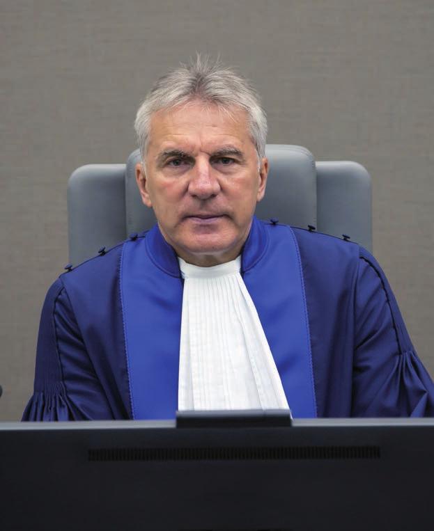 Téma Rozhovor se soudcem Mezinárodního trestního soudu Robertem Fremrem: Soud musí zrychlit svá řízení Jan Lhotský Mezinárodní trestní soud v Haagu soudí pachatele válečných zločinů, zločinů proti
