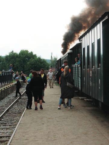 ŘÍJEN Mezinárodní den architektury komentované prohlídky 14.00 Hrad Landštejn Kino na kolečkách 15.