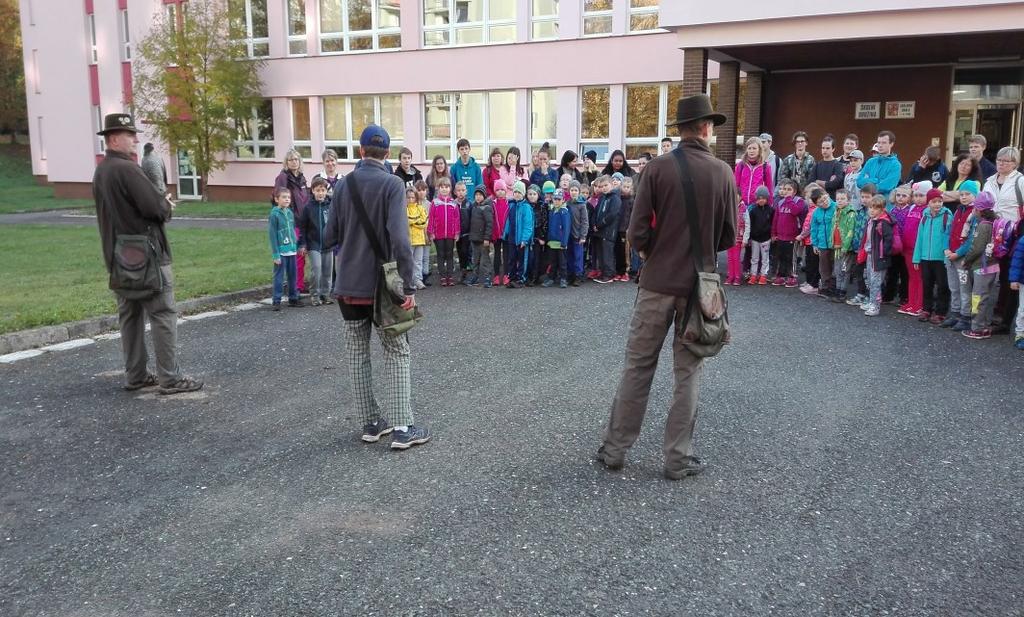 Základní škola, Trutnov 2, Mládežnická 536 viděli jsme poštolku, jestřába a káně. Děti si je mohly pohladit a dozvěděly se mnoho zajímavých informací.