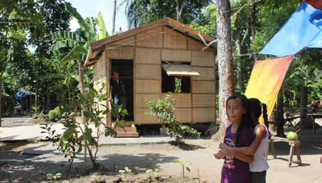 Na ostrově Panay zahájila ADRA ČR svůj největší projekt. Nejpotřebnějším rodinám opravila 90 domků a nově postavila 80 obydlí.