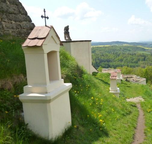 vnějších vchodových dveří. Zlepšil se vnější vzhled stavby a objekt je lépe chráněn před povětrnostními vlivy.