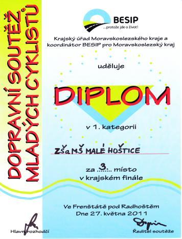 Rodiče sami spontánně pomohou, podílejí se na životě školy, sdílejí se svými dětmi různé školní aktivity.