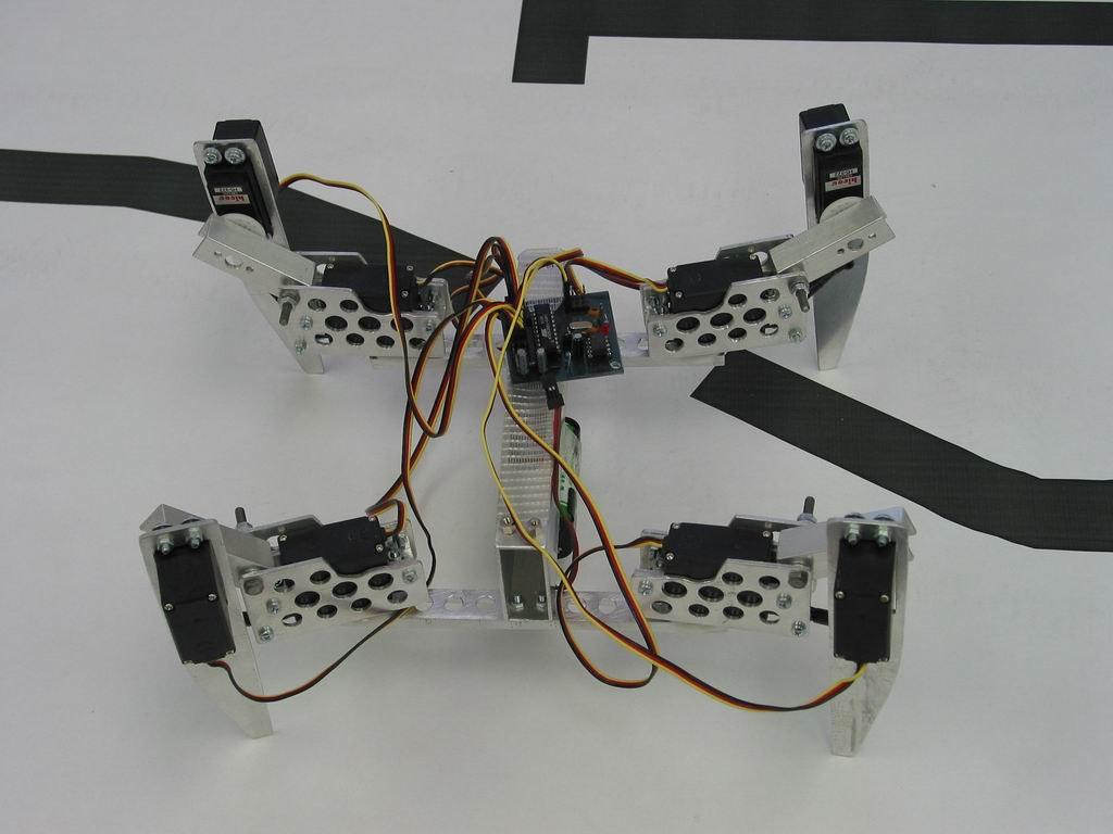vnitřního prostředí. Všesměrový robot OMR (Omnidirectional Mobile Robot), jehož základem je tříkolový všesměrový podvozek.