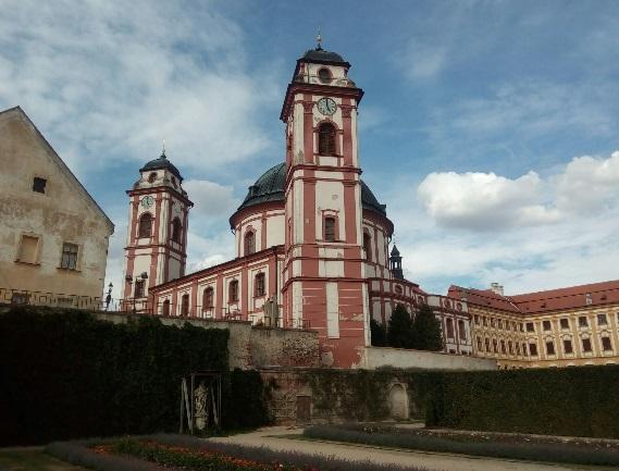 1175528N, 15.9168969E číslo ÚSKP 37445/7-2540 Jaroměřice nad Rokytnou Kostel farní sv. Markéty - Kostel z let 1716-82 vznikal postupně na místě středověkého chrámu. V r.