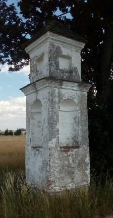 Barokní zděná boží muka - z druhé poloviny 18. Století.