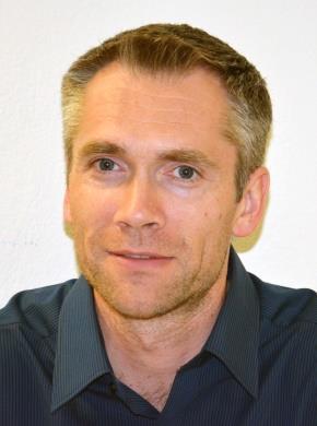ODDĚLENÍ EXPERIMENTÁLNÍ REVMATOLOGIE Vedoucí oddělení: prof. MUDr. Ladislav Šenolt, Ph.D. Výzkumné laboratoře oddělení experimentální revmatologie (ODER) se zabývají studiem problematiky biomarkerů,
