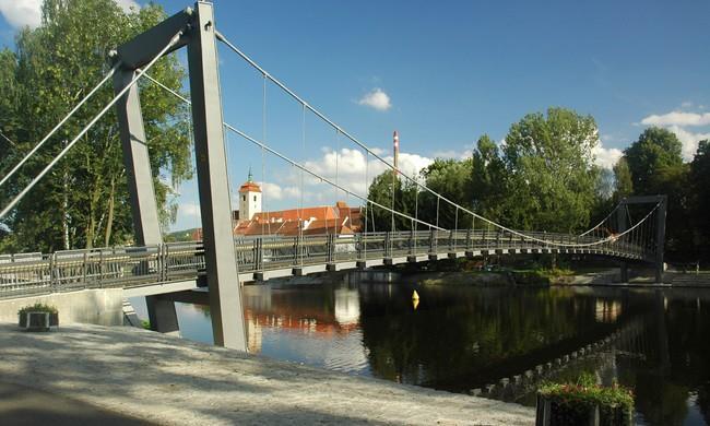 např. typ TK10-150 je instalován na lávce ke Strakonickému