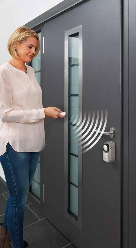 Bezdrátové zamykání dveří SmartKey Pro domovní a vchodové dveře vysoký komfort obsluhy: odemykání a zamykání dveří pomocí dálkového ovladače, vnitřního spínače nebo aplikace BiSecur komfortní