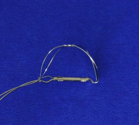 Ujistěte se, že po uvolnění vnějšího systémového tlaku se implantát nepohnul nebo nezměnil polohu v CS/GCV. o. Před odpojením implantátu od sestavy rukojeti proveďte všechny níže uvedené kroky: i.