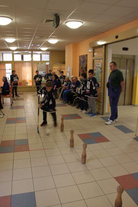 "jen" 11, přesto to byl počet o jeden větší než počet našich uživatelů, kde také nemocnost zahrála svou roli. Tudíž se role "seniora" ujala Bc.