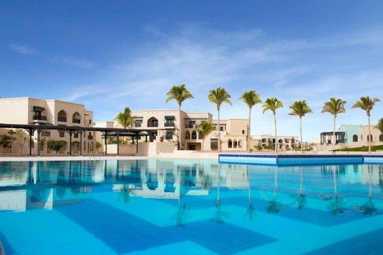 tradiční arabská pohostinnost MĚNA: ománský rial (OMR) ČASOVÝ POSUN: + 3 hod UBYTOVÁNÍ (2 lůžkové pokoje): Salalah Rotana Resort 5* s All Inclusive (pokoje kategorie Standard Club) Hotel leží 35 km