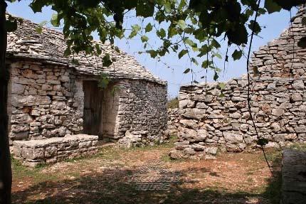 Večer možná návšteva mesta Šibeník tr Kúpanie sa pod vodopádmi Ostrov Visovac Šibeník 3.