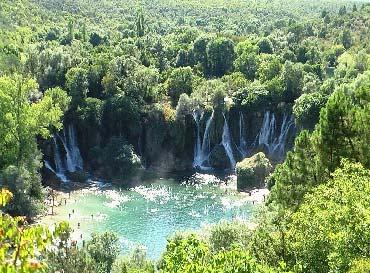 ubytujeme tesne za mestom v Camping Plivsko. Jajce Camping Plivsko 14. Deň (10.07.