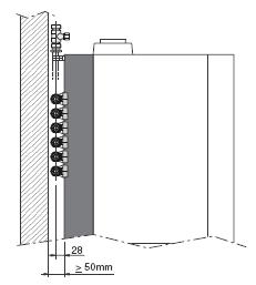 Upozornění : Minimální vzdálenost mezi kotlem a stěnou je platná za předpokladu instalace sifonu (pro kondenzát a případné úkapy pojistných ventilů) mimo zadní část kotle.