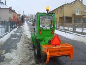 54 Válcové sypače Válcové a jednoduché sypače, poháněné elektricky 12V.