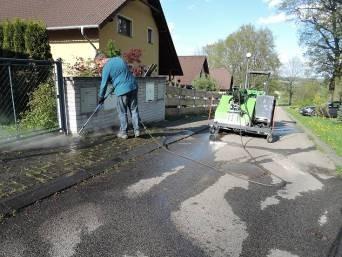 Plevel lze likvidovat ruční pistolí s lištou širokou 200 mm a nebo hlavní lištou o šíři 1,45 metru umístěnou pod hlavní nádrží.