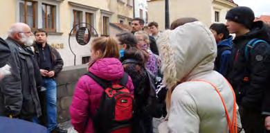 12/2017 ZŠ BŘEZNICKÉ NOVINY 25 Soutěž Matematický klokan (dokončení ze str. 24) Úloha za 3 body: Pepík s Luckou se usadili na řetízkovém kolotoči.