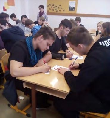 Představení začalo v sedm hodin, měli jsme skvělá místa na balkóně. I když jsem k výběru míst byla skeptická, výhled i akustika byla překvapivě skvělá.