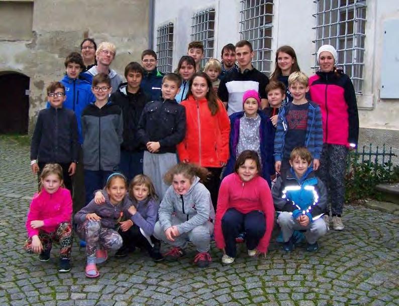 12/2017 FARNOST BŘEZNICKÉ NOVINY 35 PODZIMNÍ PRÁZDNINY S ČESKÝMI PATRONY Letošní podzimní prázdniny přivedly na faru v Mirovicích téměř dvacet malých účastníků z okolních farností. Ve dnech 25. - 28.