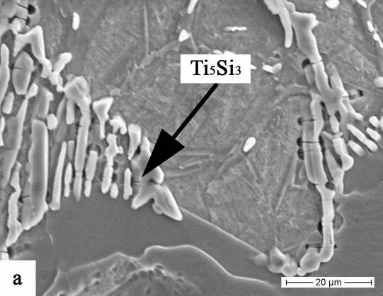 3b) je obdobné jako v případě slitiny TiAl38Si2. Opět je ve struktuře tuhý roztok Si v titanu a zrna γ(tial) (světlá fáze).