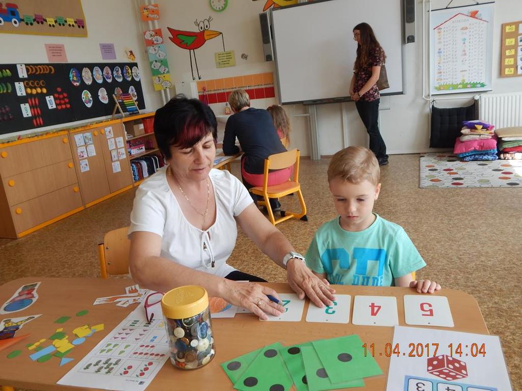 4. Údaje o zápisu k povinné školní docházce a následném přijetí do školy K zápisu do 1. třídy se dne 11. 4.