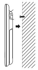 Montáž na stěnu se provádí takto 1. Na požadované místo na stěně zašroubujte šroub (není součástí dodávky). Hlavičku šroubku nechte vyčnívat nad stěnou asi 5 mm. 2.