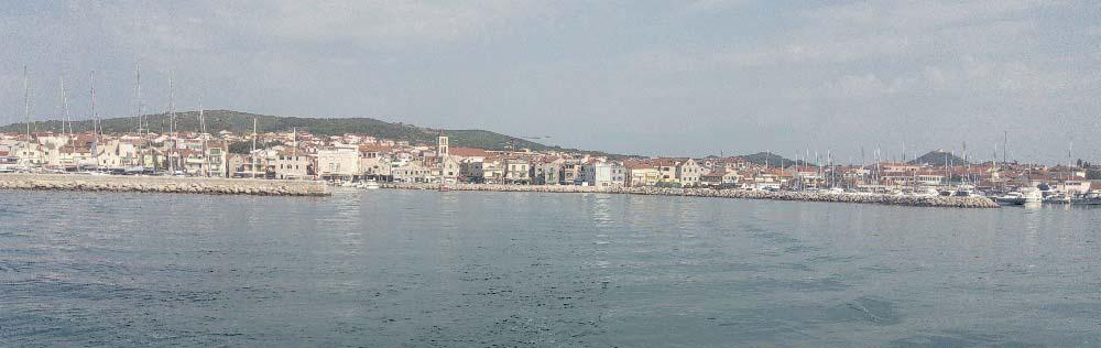 Vodice, poblíž penzionu Mate, 200 m od pláže.