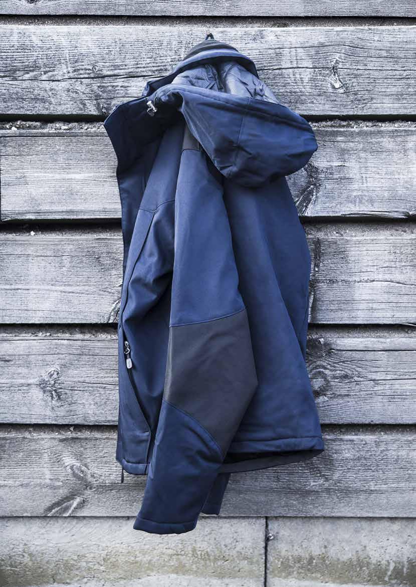 Pohodlná, větruodolná, prodyšná softshellová bunda se zesílením.