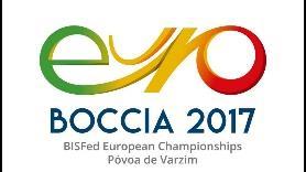 Úterý 1.11. Dneska odjíždíme do haly kolem 10 hodiny sledovat hry ostatních a ve 13 hodin už začínáme obvyklým srazem ve skladu sportovního vybavení. Poté odcházíme na rozhazovací kurty.