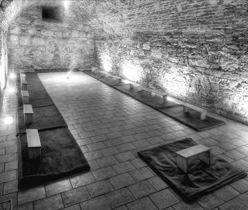 . 2. (vstup do Salvátora z nádvoří Klementina). Setkání jsou otevřená všem zájemcům o tuto formu modlitby, bez ohledu na věk, stav, povolání či konfesi. Více na http://krypta.maweb.
