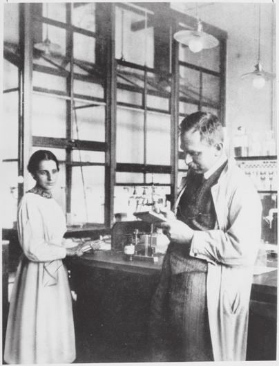 Radioaktivita Společně s Otto Hahnem začali pracovat v primitivní laboratoři vytvořené z bývalé truhlářské dílny v chemickém ústavu berlínské univerzity. Společně studovali známé radioaktivní látky.