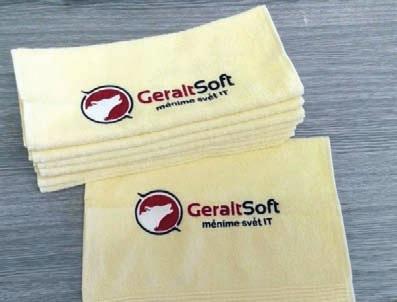 Bílý froté ručníky s barevnými proužky. 100% bavlna, 450 g/m2, praní na 95 C.