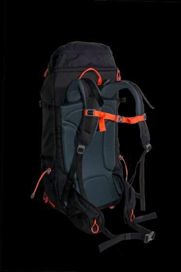 BACKPACKS DETAIL 8 Technické detaily batohů: Backpack technical details: 5 4 5 6 7 8 9 0 Hrudní popruh Chest strap Stavitelný nosný systém Adjustable supporting system Anatomicky tvarované nosné