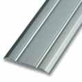 Přechodový profil vrtaný 25 2,5 mm Hliníkový přechodový profil s otvory na zapuštěné šrouby se používá na plynulý přechod mezi podlahovými materiály bez výškového rozdílu.