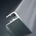 SCHODOVÉ HRANY Schodový profil pro LED osvětlení 60 45 mm Schodový profil pro LED osvětlení s otvory na zapuštěné šrouby se používá na hrany schodů k osvětlení světelným kabelem.