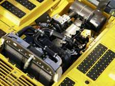 Snadný přístup k motoru, olejovému filtru a odkalovacímu ventilu palivového systému Filtr motorového oleje a odkalovací ventil