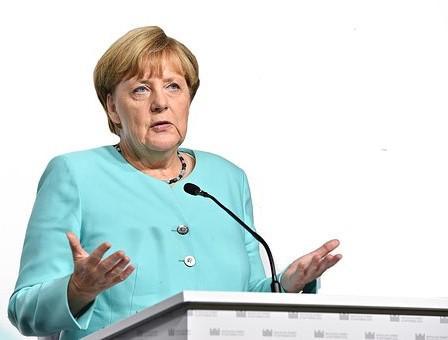 KROK III/ EXTRA 6 Kdo je to? To je žena. To je Angela Merkelová.