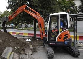 STAVEBNÍ STROJE účtujeme 5 dní v týdnu novinka PÁSOVÁ MINIRÝPADLA hmotnost -5 dní 6-0 dní a více kauce, t 950 Kč 60 Kč 98 Kč 50 000 Kč,7,9 t 500 Kč 800 Kč 75 Kč 50 000 Kč,,6 t 0 Kč 7 Kč 8 Kč 50 000