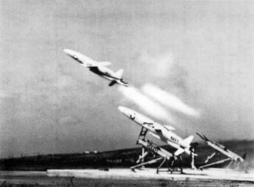 vystřelován z Lockheed C130 Hercules» používány dodnes s novými senzory» Northrop Chukar» jet pohon» mnohem menší a
