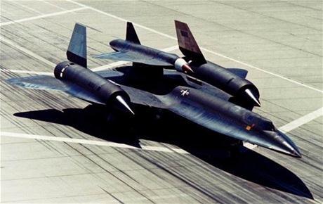 Historie nejrychlejší UAV» Lockheed D-21 1966 USA» start na hřbetu M-21» rychlost 3,3M